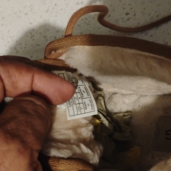 UGG Neumel Size 7 Men - Picture 6 of 6